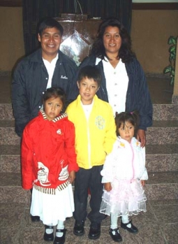 Miguel Hernandez and family, serving in Jilotepec, Edo de Mexico